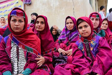 پوشش محلی زنان روستایی در گلستان متنوع و گوناگون است