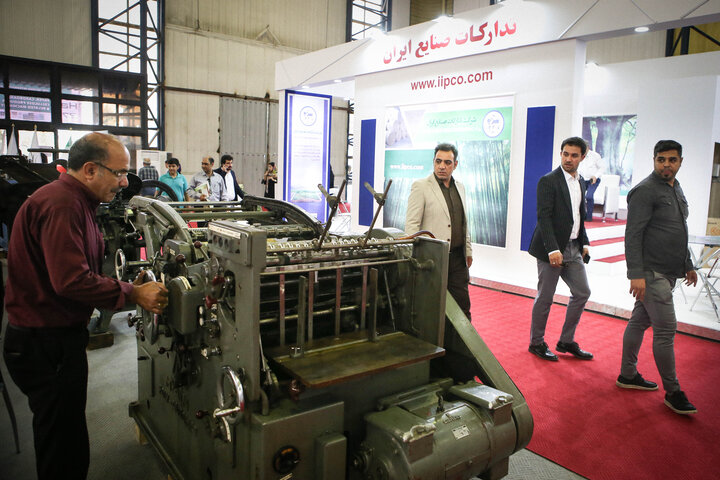 پیشنهاد رئیس اتحادیه چاپخانه‌داران برای توقف ثبت‌سفارش‌های کاغذ و مقوا