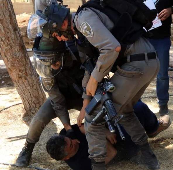 أوتشا": "قنابل الغاز" قتلت وجرحت الألاف على حدود غزة أوتشا": "قنابل الغاز" قتلت وجرحت الألاف على حدود غزة