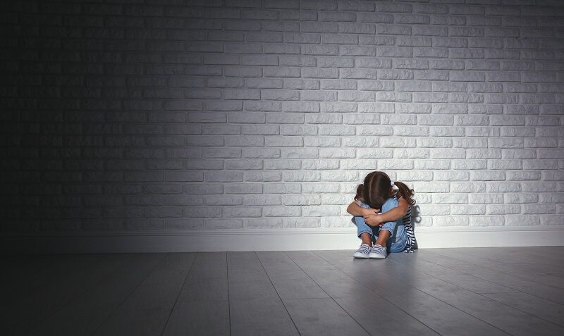 نشانه‌های آزار جنسی در کودکان؛ آنچه والدین باید بدانند