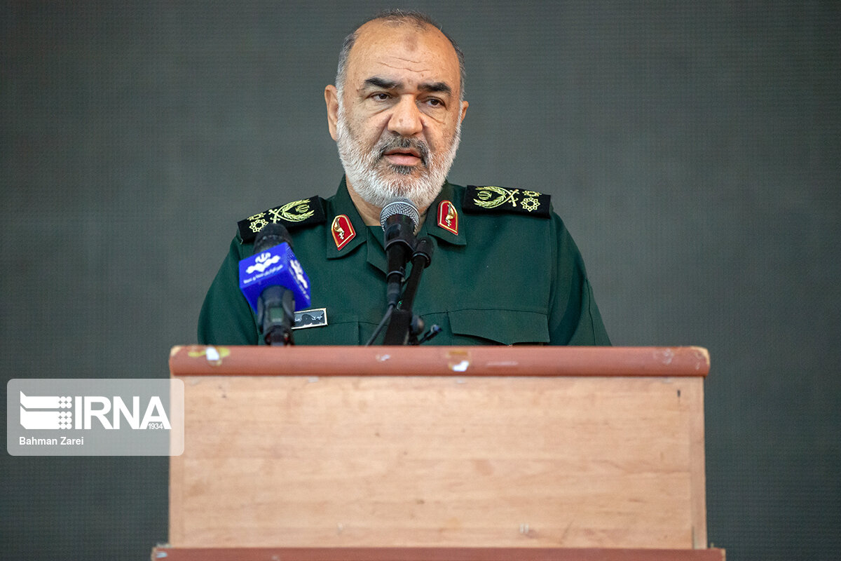 اللواء سلامي : العدو يعاني من زوال العقل والحنكة السياسية اللواء سلامي : العدو يعاني من زوال العقل والحنكة السياسية