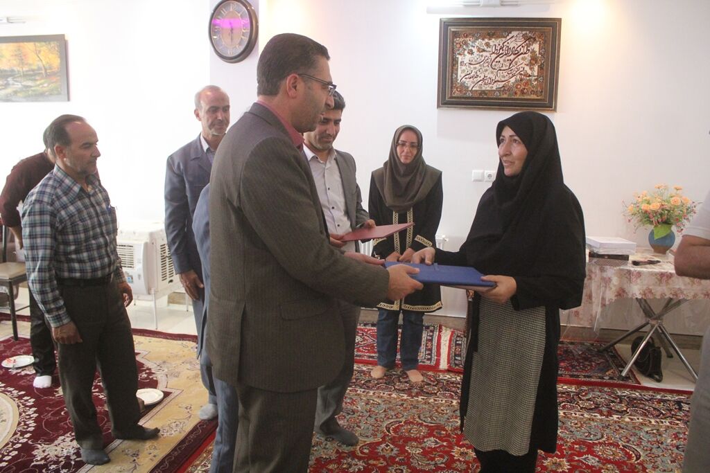 اطلاع رسانی هدفمند تکمیل کننده زنجیره تصمیم سازی و مدیریت است اطلاع رسانی هدفمند تکمیل کننده زنجیره تصمیم سازی و مدیریت است