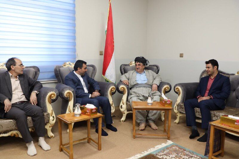 سرکنسول ایران با دبیرکل حزب سوسیال دموکرات کردستان عراق گفت و گو کرد سرکنسول ایران با دبیرکل حزب سوسیال دموکرات کردستان عراق گفت و گو کرد