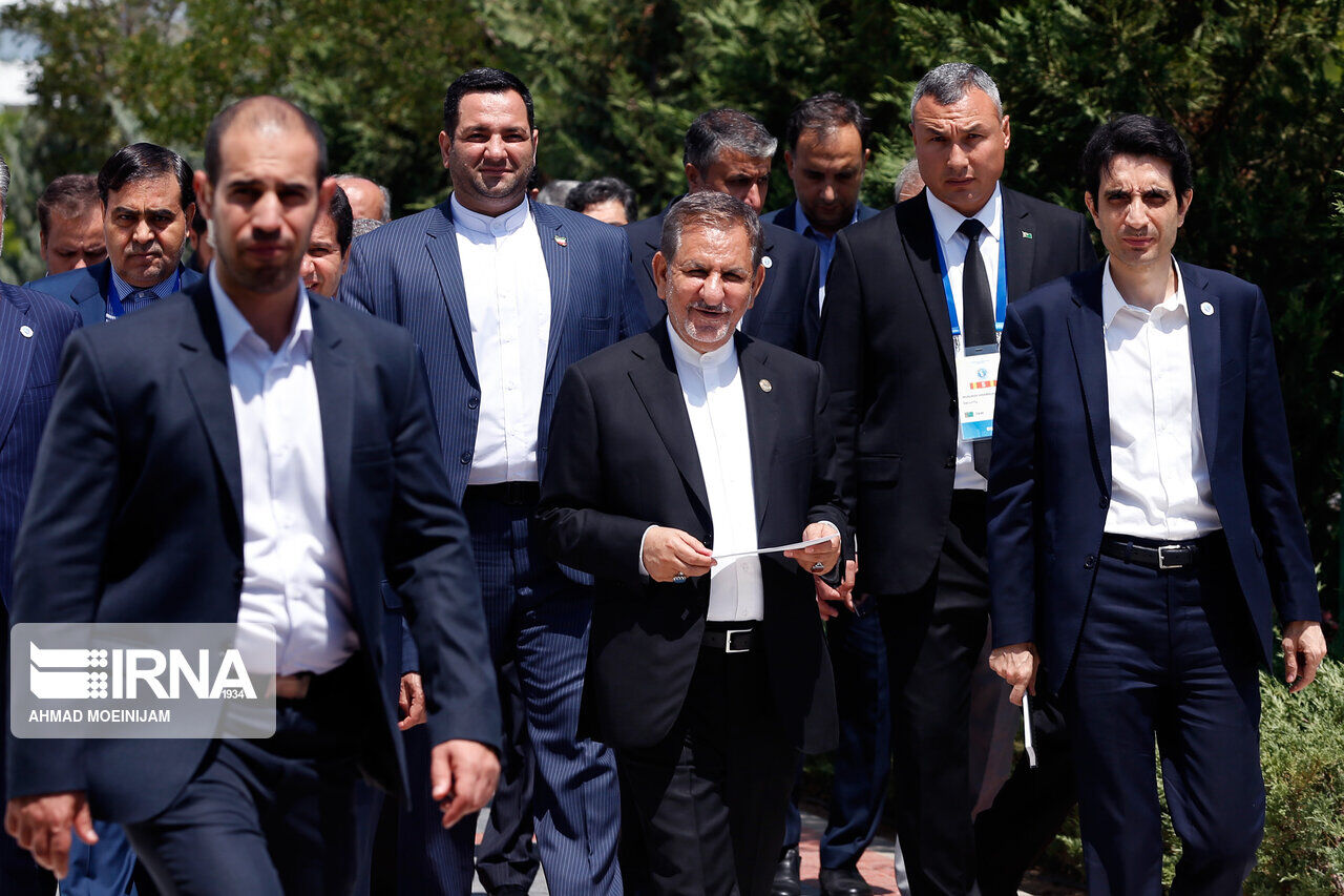جهانغيري يزور معرض التقنيات الحديثة لمنتدى بحر قزوين جهانغيري يزور معرض التقنيات الحديثة لمنتدى بحر قزوين