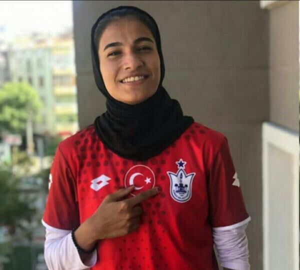 Iran female futsal player becomes legionnaire  