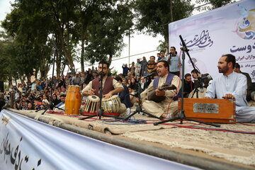 اجتماع بزرگ دف نوازان