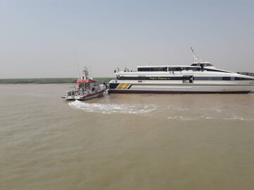 کشتی مسافربری خرمشهر - کویت به گل نشست