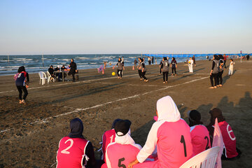 مسابقات ساحلی داژبال بانوان گیلان