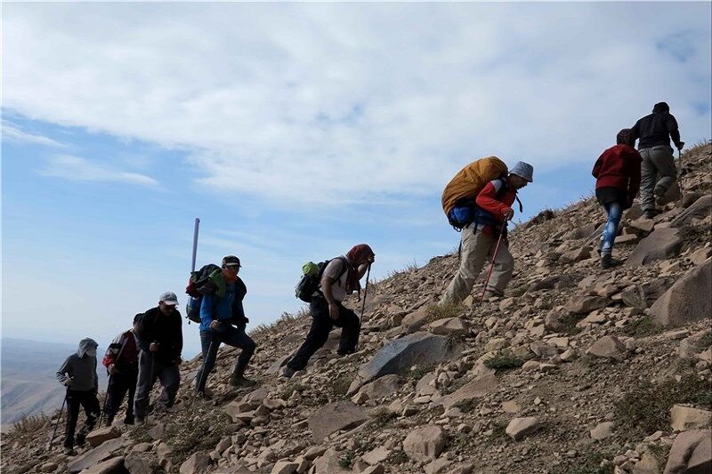 کوهنورد مهابادی مدرک امداد و نجات کوهستان را از کشور نپال اخذ کرد