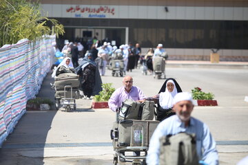 نخستین پرواز بازگشت حجاج کشور در ساری به زمین نشست