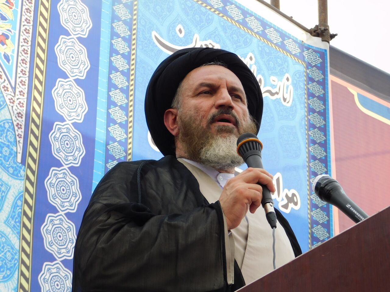 بهترین رویکرد برای ایستادن در مقابل فساد تاسی و الگو گیری از عاشورا است.