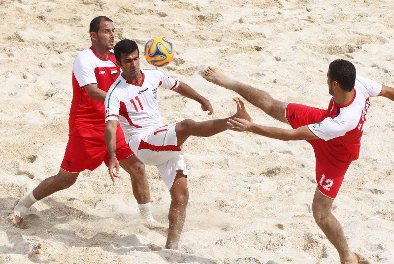 مسابقات فوتبال ساحلی کارکنان بنادر کشور در بوشهر آغاز شد