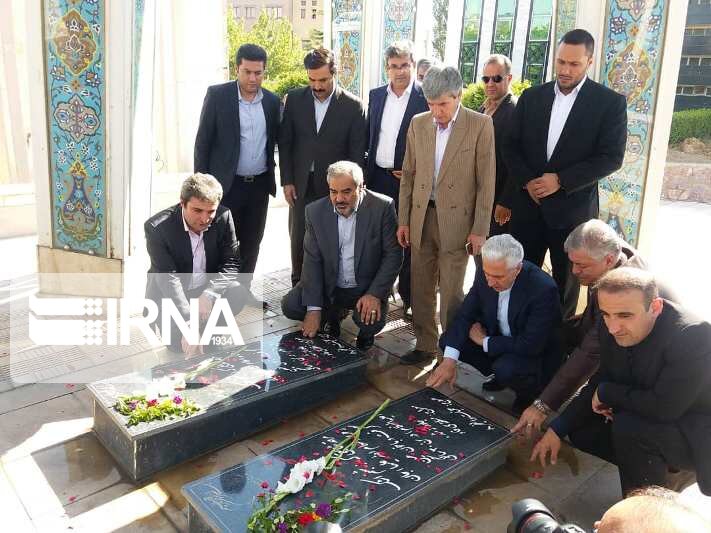 مسئولان کردستان به مقام شامخ شهدا ادای احترام کردند