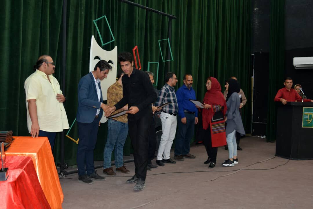 برگزیدگان جشنواره تئاتر کوتاه گهرم معرفی شدند برگزیدگان جشنواره تئاتر کوتاه گهرم معرفی شدند