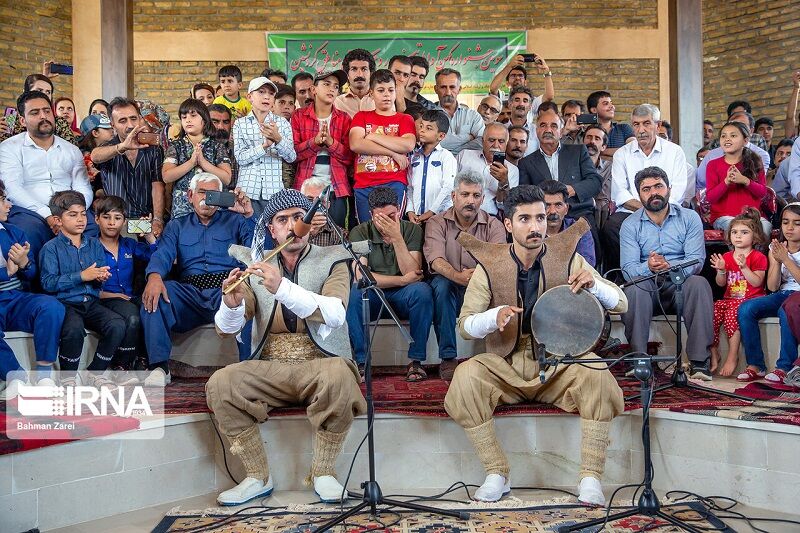 هنرمندان بوکانی در جشنواره «کهن آواهای تنبور» کرمانشاه درخشیدند
