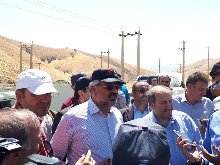 بازدید بهمن مرادنیا استاندار کردستان و خبرنگاران رسانه از جاده در دست اجرای مریوان - سنندج