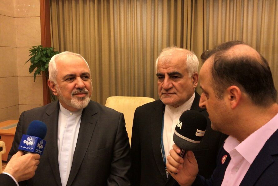 Zarif says visited France to discuss "previous issues"