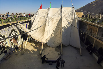 برافراشتن خیمه‌های عزای حسینی در زرقان فارس