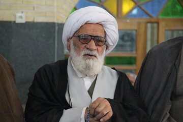 امام‌ جمعه ۹۰ ساله روستای منشاد مهریز تجلیل شد