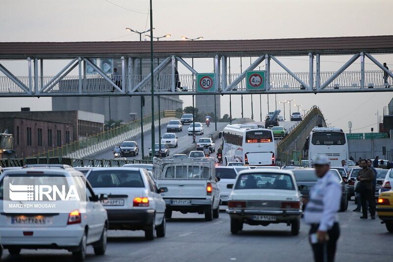 ترافیک در آزادراه‌های قزوین نیمه سنگین است