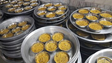 پخت "شله قروت" یکی از سنت‌های مردم میامی در تاسوعا 