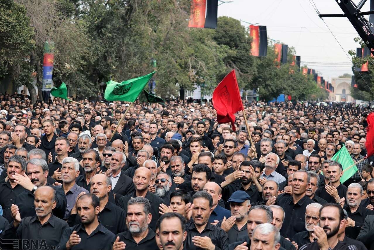 شور دلدادگان حسینی در قزوین به یاد علمدار دشت کربلا 