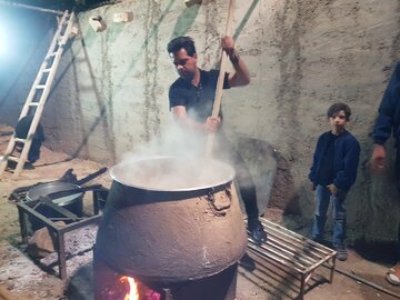 پخت حلیم نذری در شاهرود