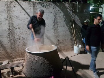 پخت حلیم نذری در شاهرود