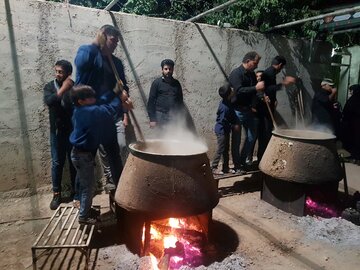 پخت حلیم نذری در شاهرود