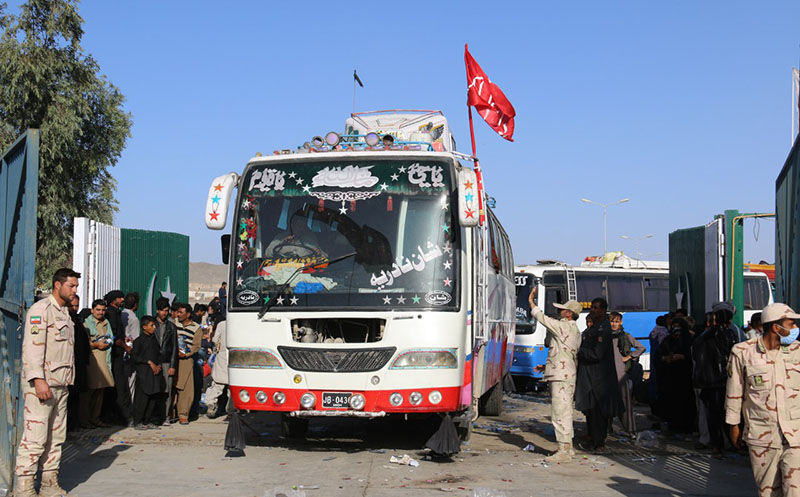 چہلم پیدل مارچ میں شرکت کیلئے 47 ہزار پاکستانی زائرین نے ایرانی سرحد کراس کرلی چہلم پیدل مارچ میں شرکت کیلئے 47 ہزار پاکستانی زائرین نے ایرانی سرحد کراس کرلی