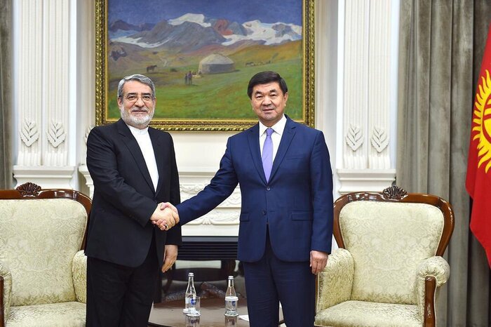 وزیر کشور: صلح و امنیت، به روابط خوب کشورهای منطقه بستگی دارد