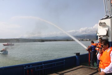 رزمایش مهار آلودگی نفتی دریا در بندر آستارا برگزار شد