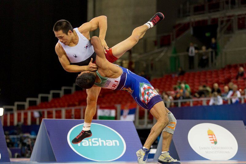 Luchador iraní derrota al campeón olímpico