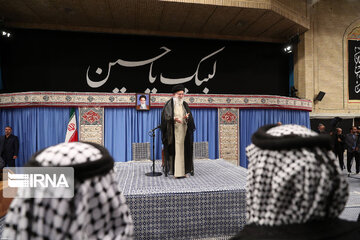 Supreme Leader receives a group of Iraqi benevolent people