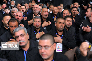 Supreme Leader receives a group of Iraqi benevolent people