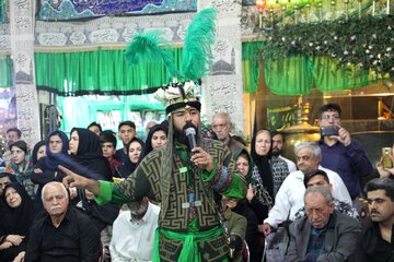 مراسم تعزیه‌خوانی یکی از رسوم دیرین در تکیه بزرگ تجریش از جمله هیات‌های قدیمی شمال تهران است. نمایش واقعه کربلا در این تکیه به ثبت ملی رسیده است. این برنامه در دهه دوم محرم صبح‌ها ساعت ۱۰:۳۰ و عصرها ساعت ۱۶ آغاز می‌شود و حدود چهار ساعت ادامه دارد