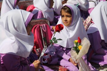 نواخته شدن زنگ شکوفه‌ها در میاندوآب