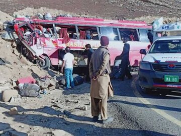 تصادف اتوبوس در پاکستان 26 کشته برجا گذاشت 