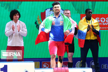 Iran weightlifter wins bronze at world contests