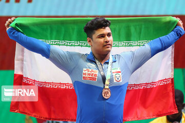 Iran weightlifter wins bronze at world contests