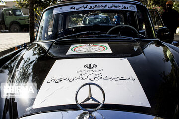 Classic Cars Rally Tour in Iran's Semnan