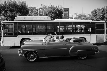 حرکت خودروهای کلاسیک در خیابان‌های تهران