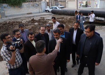 بازدید معاون هماهنگی امور اقتصادی وزارت کشور از طرح های مترو و فاضلاب اهواز