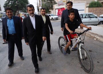 بازدید معاون هماهنگی امور اقتصادی وزارت کشور از طرح های مترو و فاضلاب اهواز