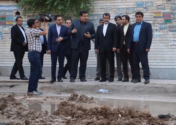 بازدید معاون هماهنگی امور اقتصادی وزارت کشور از طرح های مترو و فاضلاب اهواز