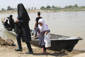 تردد اهالی دهستان عنافچه با قایق