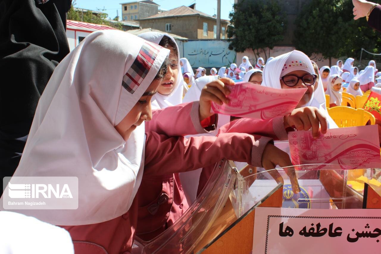 یک هزار مدرسه کردستان میزبان جشن عاطفه‌ها بود