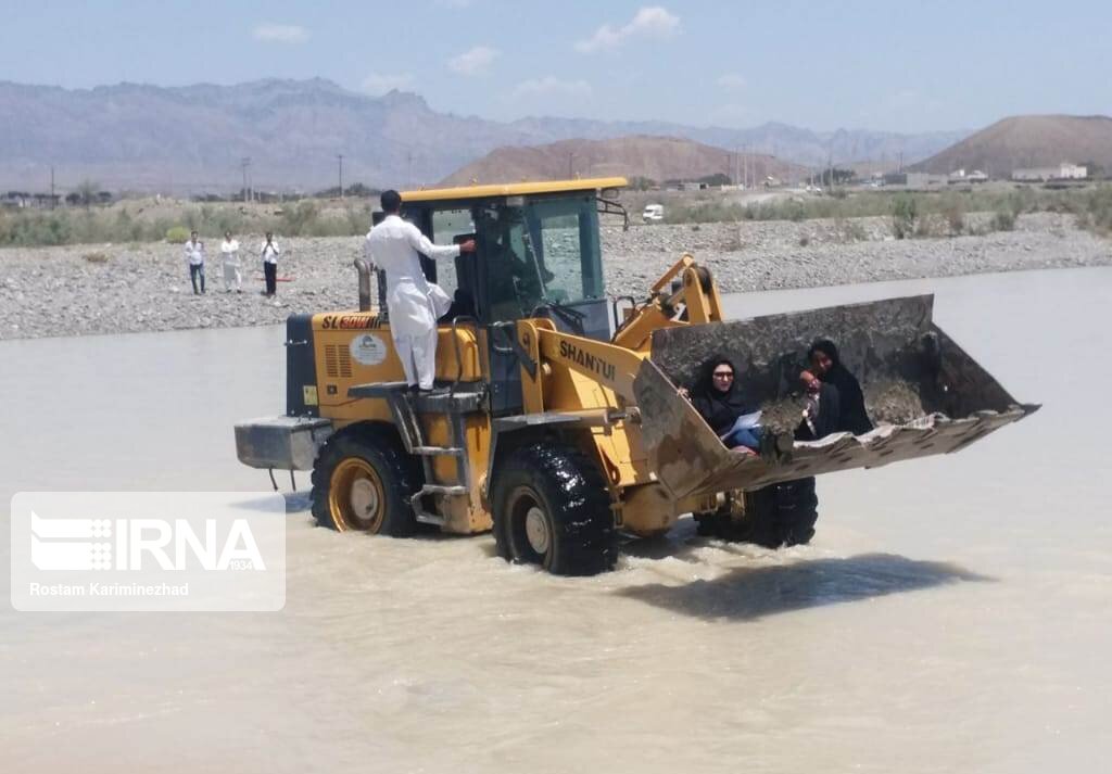 سیلاب راه ارتباطی ۳۳ روستای قصرقند را مسدود کرد
