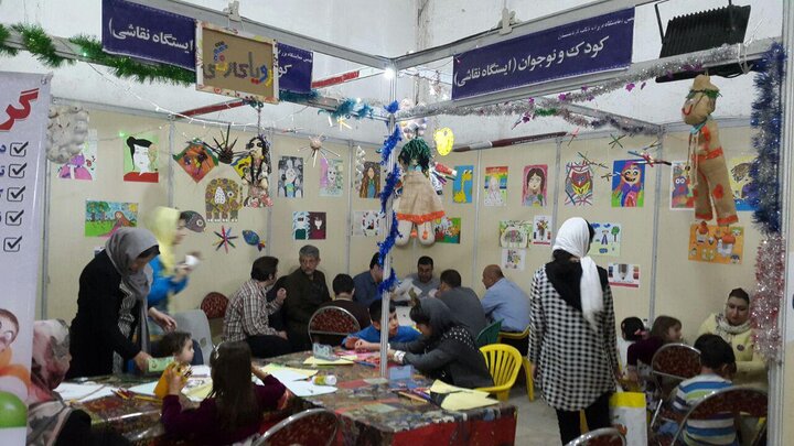غرفه دنیای رنگارنک در نمایشگاه کتاب کردستان 