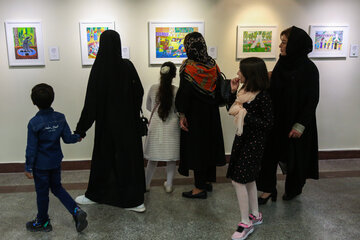 ایرنا - تهران - نمایشگاه مسابقات نقاشی کودکان تهران با عنوان «شهری که من دوست دارم» عصر شنبه در گالری خیال شرقی وابسته به موسسه فرهنگی و هنری صبا افتتاح شد.